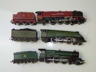 Lot 317 - OO GAUGE MODEL RAILWAYS: A group of unboxed...