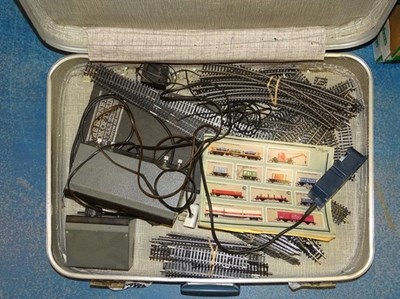 Lot 322 - OO GAUGE MODEL RAILWAYS: A vintage suitcase...