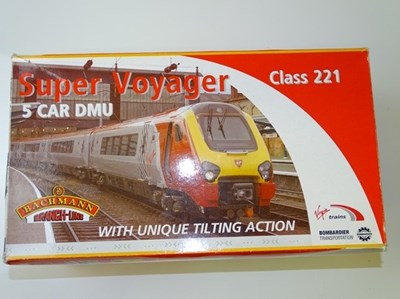 Lot 329 - OO GAUGE MODEL RAILWAYS: A BACHMANN 32-625...