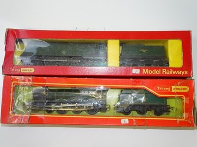 Lot 337 - OO GAUGE MODEL RAILWAYS: A pair of HORNBY...