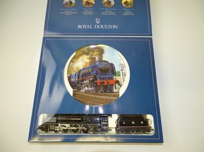 Lot 341 - OO GAUGE MODEL RAILWAYS : A HORNBY R459 Royal...