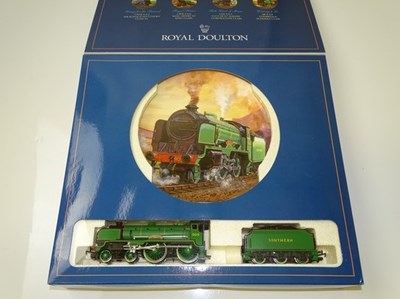 Lot 342 - OO GAUGE MODEL RAILWAYS : A HORNBY R648 Royal...