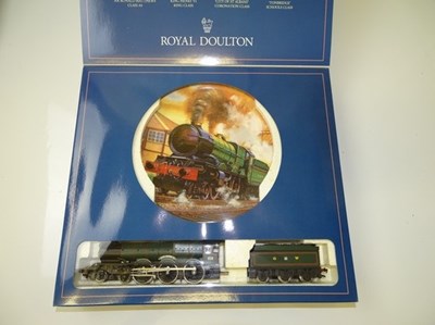 Lot 343 - OO GAUGE MODEL RAILWAYS : A HORNBY R650 Royal...