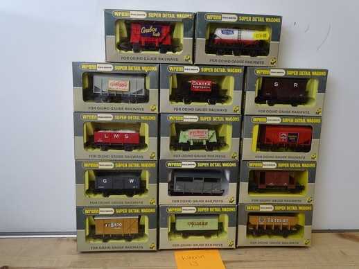 Lot 34 - OO GAUGE MODEL RAILWAYS: A group of boxed...