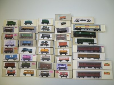 Lot 347 - OO GAUGE MODEL RAILWAYS: A large quantity of...