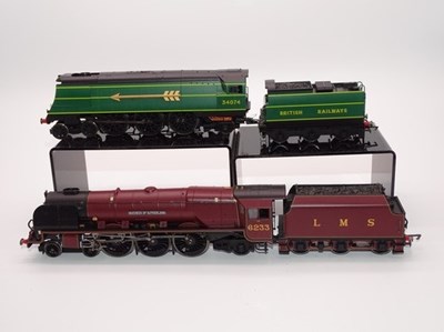 Lot 355 - OO GAUGE MODEL RAILWAYS: A pair of unboxed...