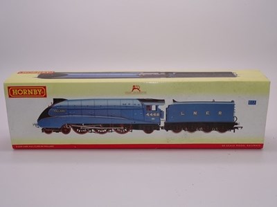 Lot 364 - OO GAUGE MODEL RAILWAYS: A HORNBY R2339 A4...