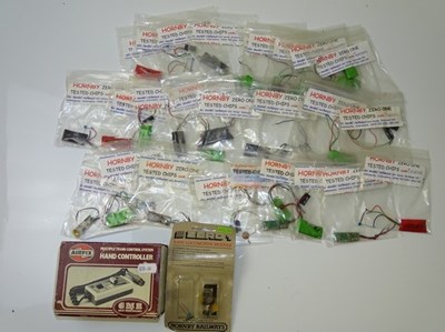 Lot 370 - OO GAUGE MODEL RAILWAYS: A large quantity of...