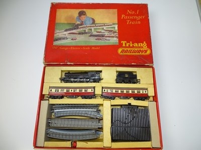 Lot 376 - OO GAUGE MODEL RAILWAYS: A TRI-ANG RAILWAYS No....