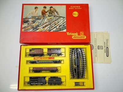 Lot 381 - OO GAUGE MODEL RAILWAYS: A TRI-ANG RAILWAYS RS....