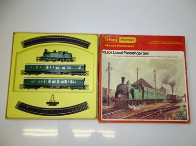 Lot 382 - OO GAUGE MODEL RAILWAYS: A TRI-ANG HORNBY...