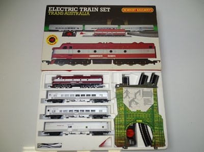 Lot 385 - OO GAUGE MODEL RAILWAYS: A HORNBY (Australia)...