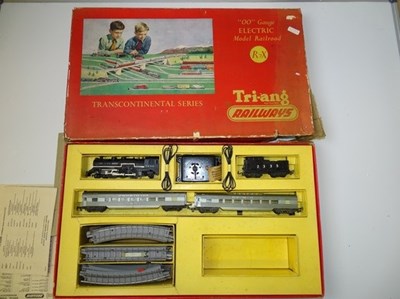 Lot 386 - OO GAUGE MODEL RAILWAYS: A TRI-ANG RAILWAYS...