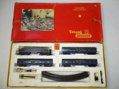 Lot 387 - OO GAUGE MODEL RAILWAYS: A TRI-ANG (Australia)...