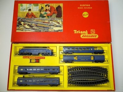 Lot 389 - OO GAUGE MODEL RAILWAYS: A TRI-ANG RAILWAYS RS....