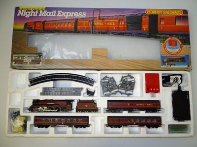 Lot 393 - OO GAUGE MODEL RAILWAYS: A HORNBY RAILWAYS...