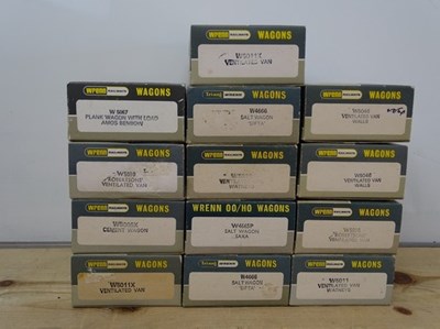 Lot 39 - OO GAUGE MODEL RAILWAYS: A group of boxed...