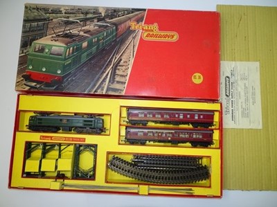 Lot 396 - OO GAUGE MODEL RAILWAYS: A TRI-ANG RAILWAYS RS....