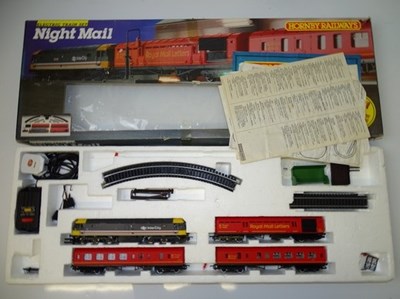 Lot 400 - OO GAUGE MODEL RAILWAYS: A HORNBY RAILWAYS...