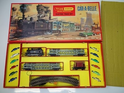 Lot 406 - OO GAUGE MODEL RAILWAYS: A TRI-ANG HORNBY...