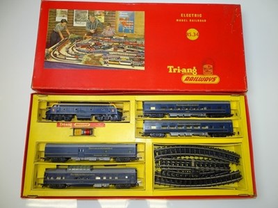 Lot 407 - OO GAUGE MODEL RAILWAYS: A TRI-ANG RAILWAYS RS....