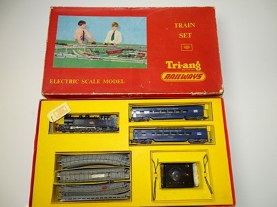 Lot 411 - OO GAUGE MODEL RAILWAYS: A TRI-ANG (Australia)...