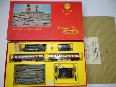 Lot 413 - OO GAUGE MODEL RAILWAYS: A TRI-ANG RAILWAYS...