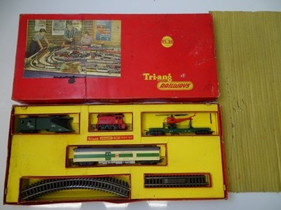 Lot 415 - OO GAUGE MODEL RAILWAYS: A TRI-ANG RAILWAYS RS....