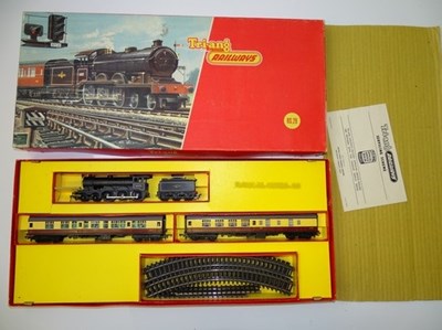 Lot 417 - OO GAUGE MODEL RAILWAYS: A TRI-ANG RAILWAYS RS....