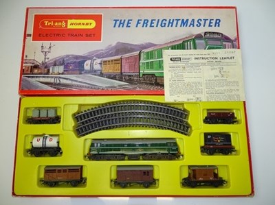 Lot 419 - OO GAUGE MODEL RAILWAYS: A TRI-ANG HORNBY...