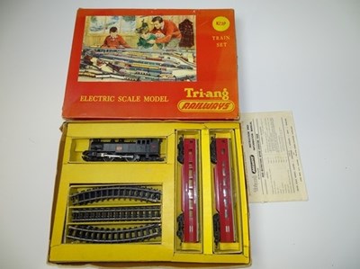 Lot 420 - OO GAUGE MODEL RAILWAYS: A TRI-ANG (New...