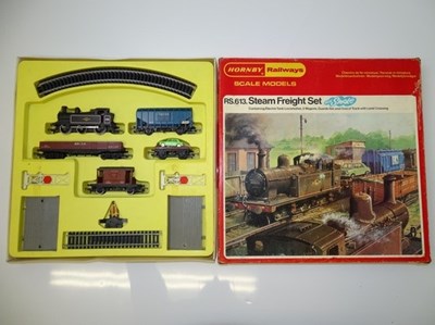 Lot 423 - OO GAUGE MODEL RAILWAYS: A HORNBY RAILWAYS...