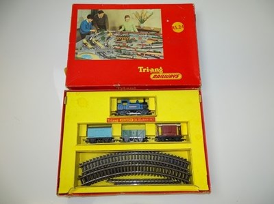 Lot 424 - OO GAUGE MODEL RAILWAYS: A TRI-ANG RAILWAYS RS....