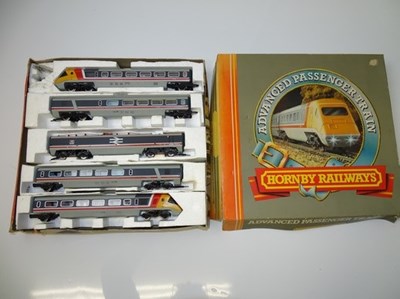 Lot 425 - OO GAUGE MODEL RAILWAYS: A HORNBY RAILWAYS...