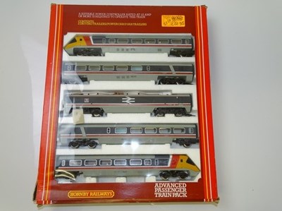 Lot 427 - OO GAUGE MODEL RAILWAYS: A HORNBY RAILWAYS...