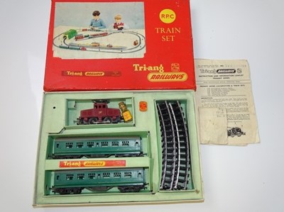 Lot 428 - OO GAUGE MODEL RAILWAYS: A TRI-ANG RAILWAYS...