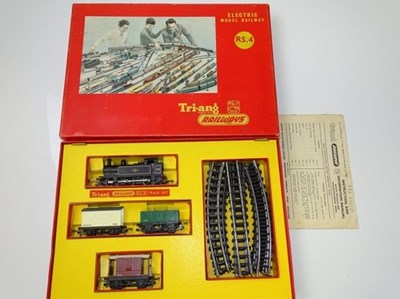 Lot 430 - OO GAUGE MODEL RAILWAYS: A TRI-ANG RAILWAYS RS....