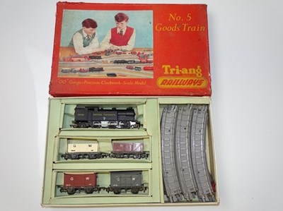 Lot 433 - OO GAUGE MODEL RAILWAYS: A TRI-ANG RAILWAYS No....