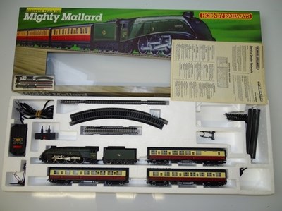 Lot 435 - OO GAUGE MODEL RAILWAYS: A HORNBY RAILWAYS...