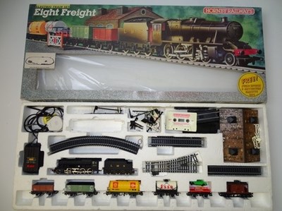 Lot 436 - OO GAUGE MODEL RAILWAYS: A HORNBY RAILWAYS...