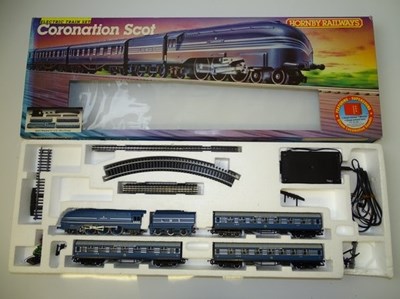 Lot 437 - OO GAUGE MODEL RAILWAYS: A HORNBY RAILWAYS...