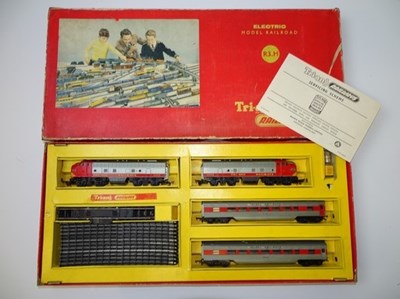 Lot 438 - OO GAUGE MODEL RAILWAYS: A TRI-ANG RAILWAYS R3....