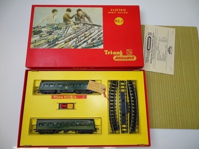 Lot 442 - OO GAUGE MODEL RAILWAYS: A TRI-ANG RAILWAYS RS....