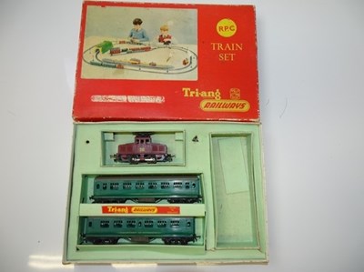 Lot 444 - OO GAUGE MODEL RAILWAYS: A TRI-ANG RAILWAYS...