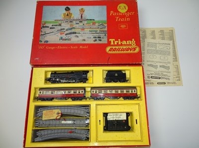 Lot 448 - OO GAUGE MODEL RAILWAYS: A TRI-ANG RAILWAYS...