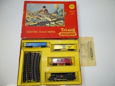 Lot 452 - OO GAUGE MODEL RAILWAYS: A TRI-ANG (New...