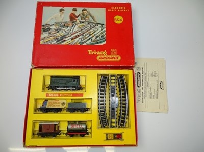 Lot 453 - OO GAUGE MODEL RAILWAYS: A TRI-ANG RAILWAYS RS....