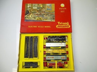 Lot 455 - OO GAUGE MODEL RAILWAYS: A TRI-ANG (New...