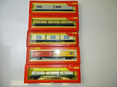 Lot 458 - OO GAUGE MODEL RAILWAYS: A group of TRI-ANG...