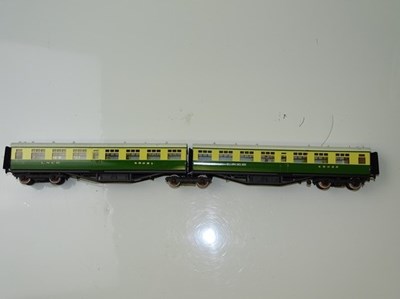 Lot 463 - OO GAUGE MODEL RAILWAYS: A LAWRENCE Scale...